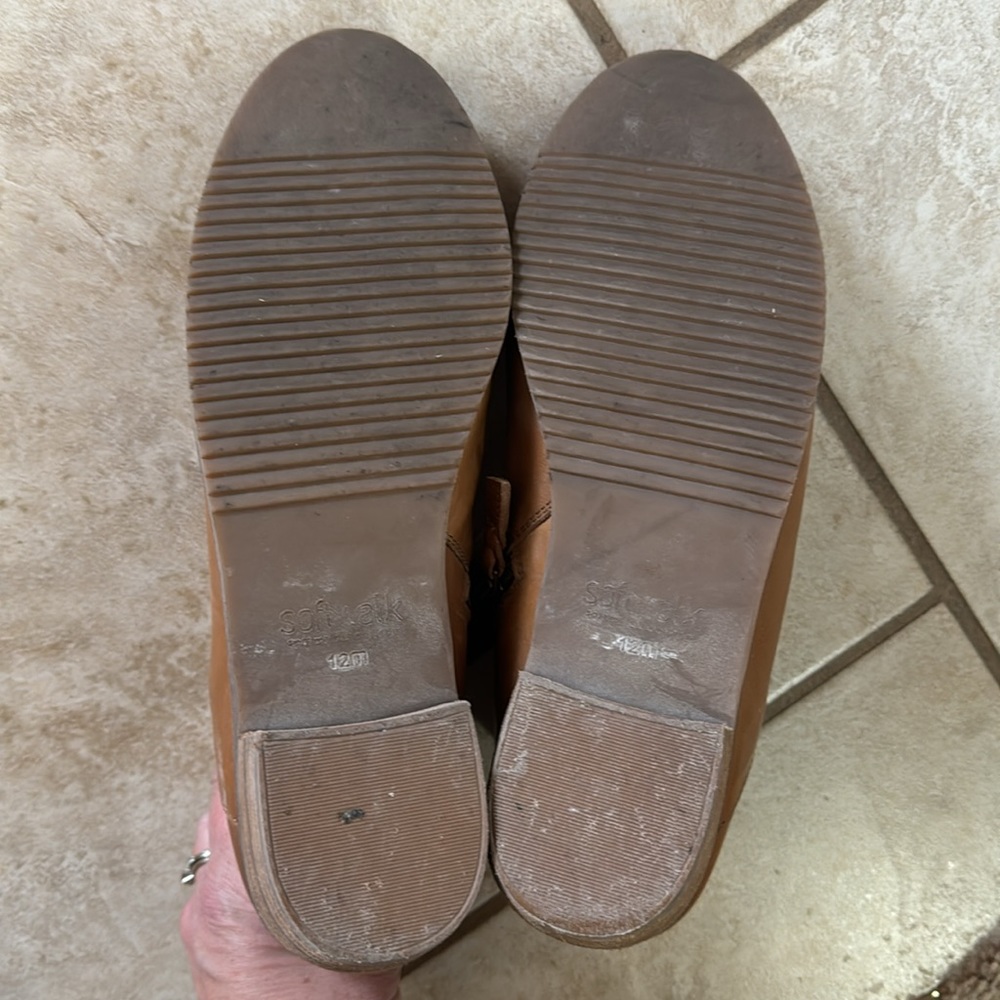 Tan bootie - Picture 5 of 5